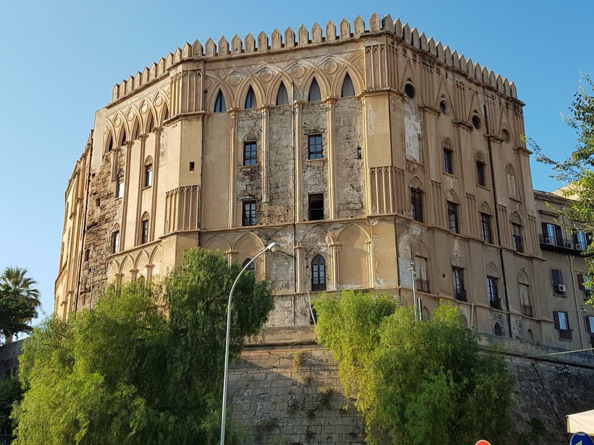Casa Vacanze Villa D'Orleans Palermo Eksteriør billede